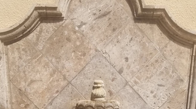 The beauty of the stone is revealed after professional fountain cleaning and restoration. Photo