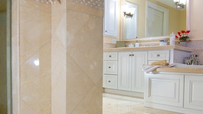 Our marble wall polishing, cleaning, and sealing services helped restore a carefully manicured, high-end look to the bathrooms. Photo