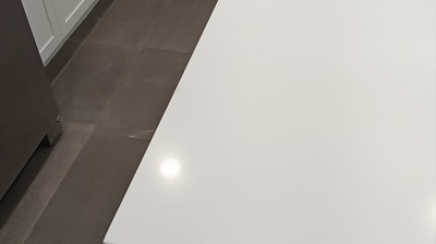 Here you can see the edge of the repaired countertop. Photo