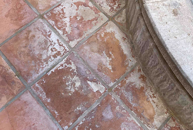 There are mineral deposits from water overspray on the tiles around the base of fountain.