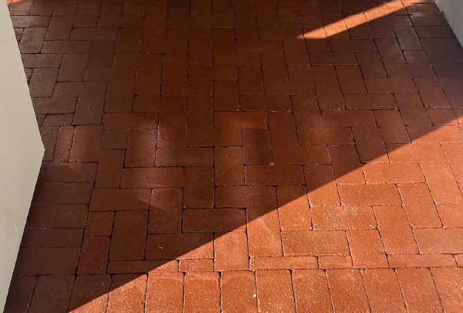This AFTER image shows the clean and fresh brick pavers.